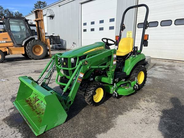 Pre-Owned 2017 John Deere 1023E Hydrostatic Tractor w/Loader & Mower