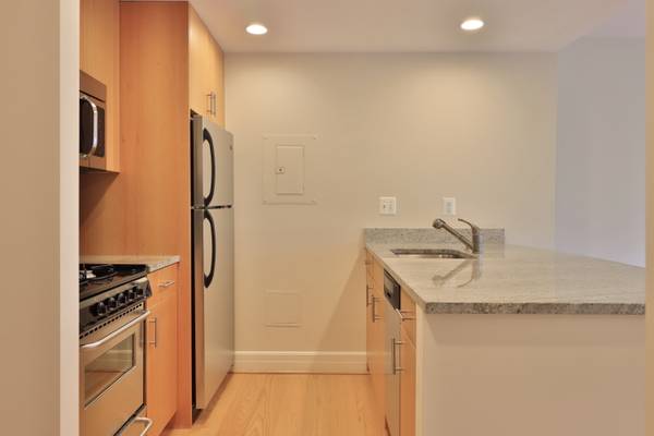 STUNNING L SHAPE STUDIO LAYOUT WITH W/D IN UNIT! OPEN HOUSE MON-FRI!!