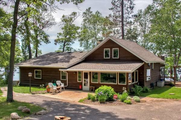 PREPOSSESING! BRAINERD LAKESIDE ESCAPE HOME