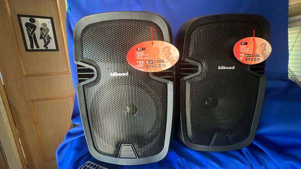 BillBoard pair 2,400 watt bluetooth speakers