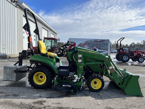 Pre-Owned 2017 John Deere 1023E Hydrostatic Tractor w/Loader & Mower