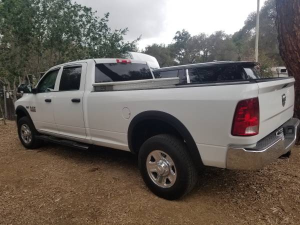 2016 Dodge RAM 3500 4X4 8′ bed. Hemi