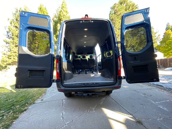 2022 4×4 Sprinter Crew Van 144