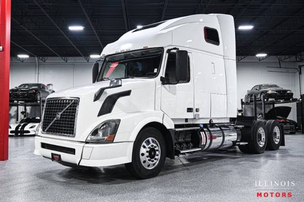 2013 Volvo VNL670 Sleeper