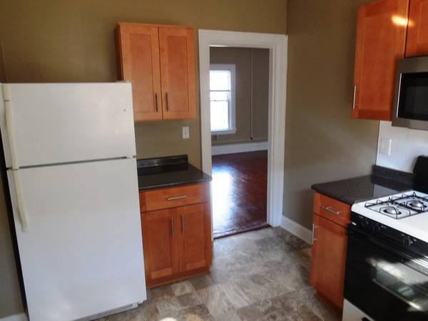 MARCH: Delaware Ave – 1 Bedroom Apt, Includes all Utilities!