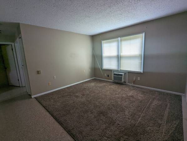 2 bedroom 1 bath apartment available – Tipton, MO