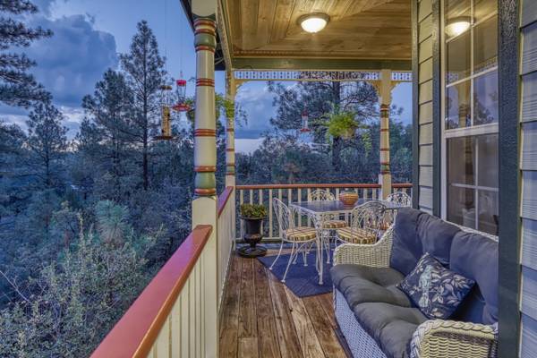 SLEEPS LARGE GROUPS – PRESCOTT VICTORIAN VACATION RENTAL+SPA and GYM