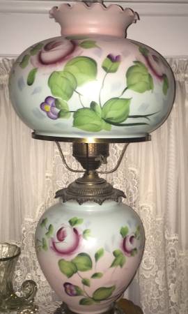 VINTAGE BEAUTIFUL LARGE HAND PAINTED ROSES ELECTRIC TABLE LAMP