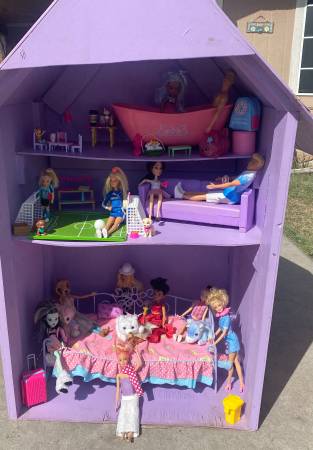 Barbie’s , ken, jojo siwa