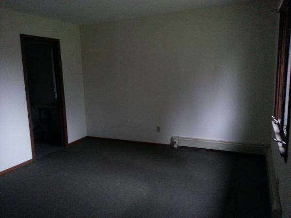 NO SMOKING Upstairs 1 person apartment