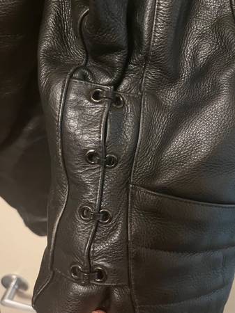 LEATHER MOTORCYCLE JACKET w/ quilted lining!