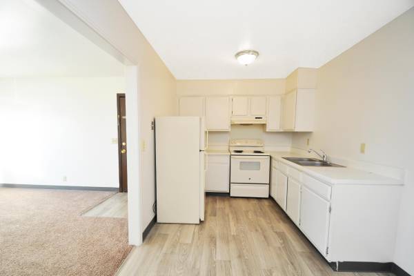 Pet friendly 2 bedroom available 1/30!