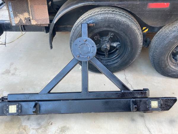 Jeep Wrangler tire carrier