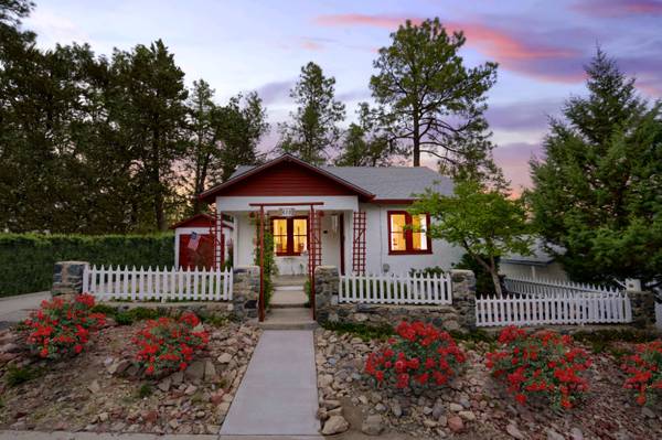 Cherry Blossom Cottage Prescott Vacation Rental Hot Tub GREAT LOCATION