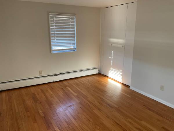 2 Bed 1 Bath with Beautiful Hardwood Flooring FREE HEAT/HW