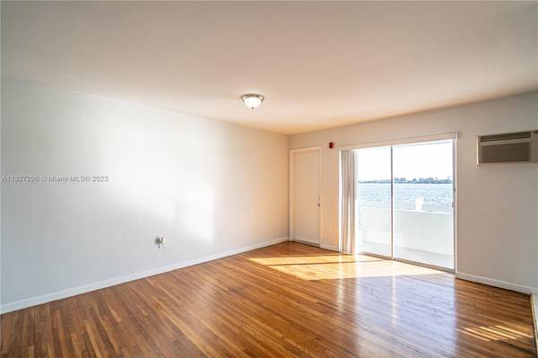 Top floor 2Bed/1Bath with endless water views and private balcony