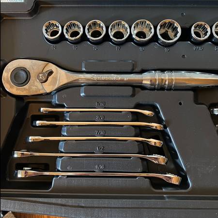 Husky (Brand new) 1007691039 Mechanics Tool Set 1/4″, 3/8″, 1/2″ Drive