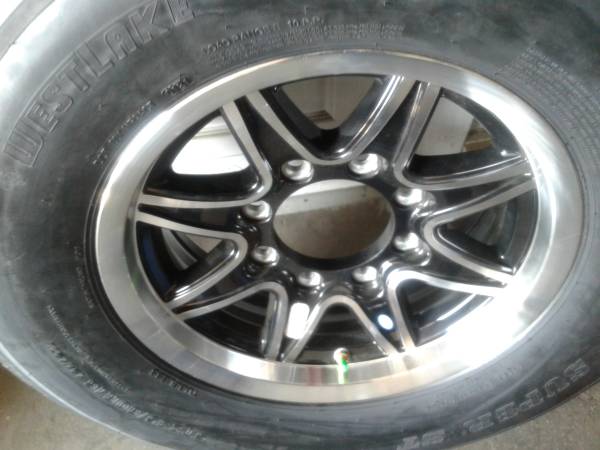 Custom trailer wheels/tires 16″ 8 lug