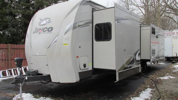 2018 JAYCO EAGLE MODEL # 330RSTS 3 SLIDES 39.3 FT LONG THIS JAYCO HAS