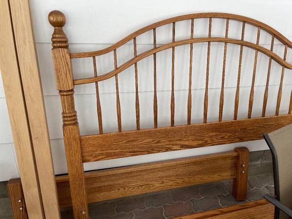 Amish built Queen bed Frame w/Headbd