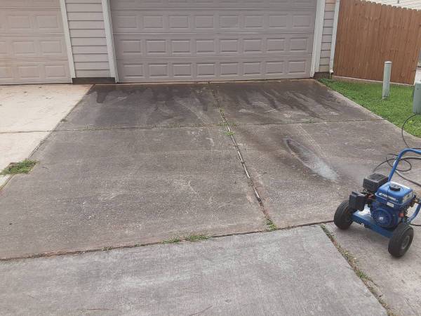 SQUEAKY CLEAN PRESSURE WASHING & GUTTER CLEANING & FENCING