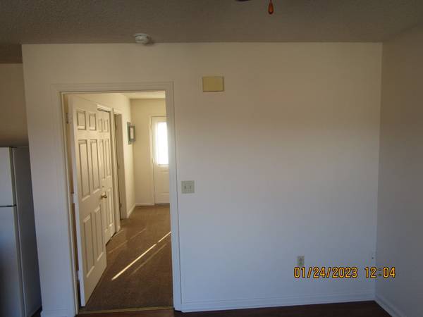 Village Park Townhome #739 – 1 Br, 1 Bath Unit – $670.