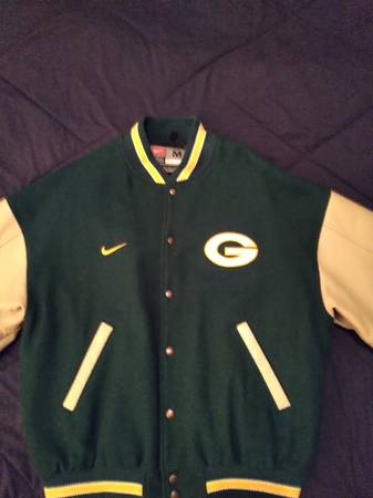 Green Bay Packers varsity jacket.100% Genuine leather and wool.