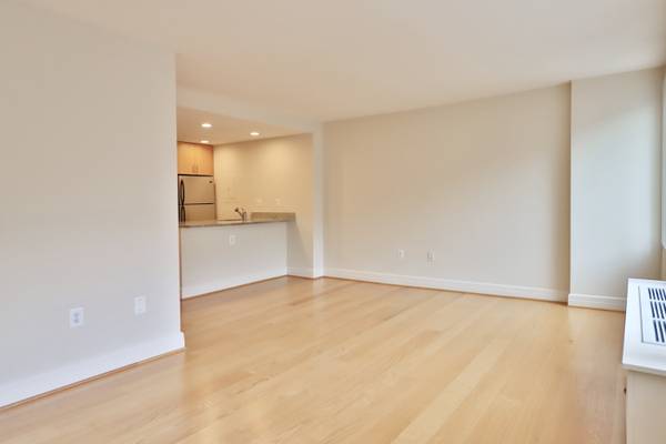 STUNNING L SHAPE STUDIO LAYOUT WITH W/D IN UNIT! OPEN HOUSE MON-FRI!!