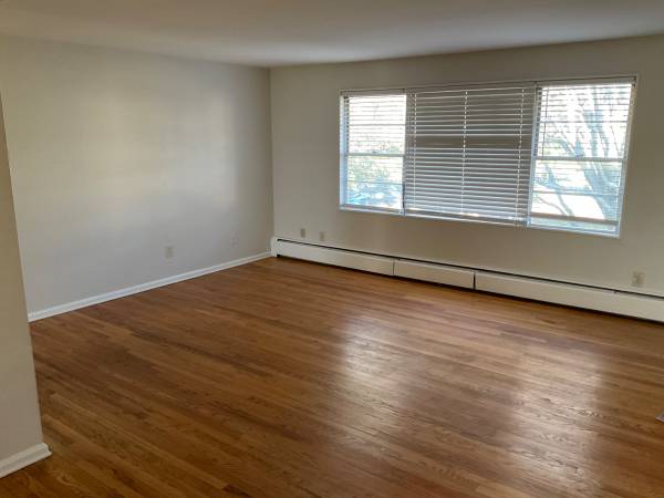 2 Bed 1 Bath with Beautiful Hardwood Flooring FREE HEAT/HW