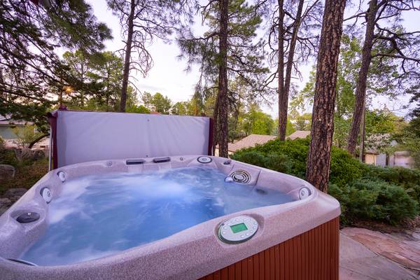 Cherry Blossom Cottage Prescott Vacation Rental Hot Tub GREAT LOCATION