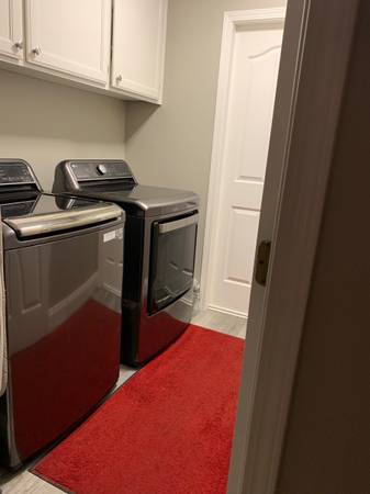 Room For Rent (Private bedroom/ Shared bathroom)