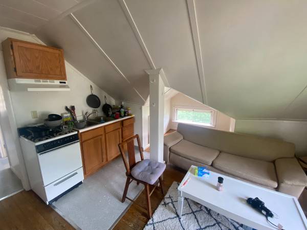 One Bedroom Collegetown August – Utilities Included