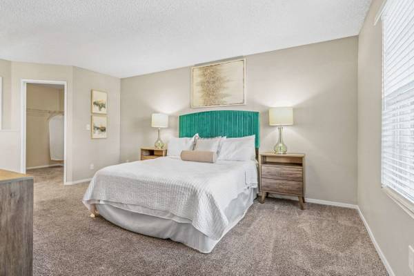 Gorgeous Quartz Countertops and Vaulted Ceilings!