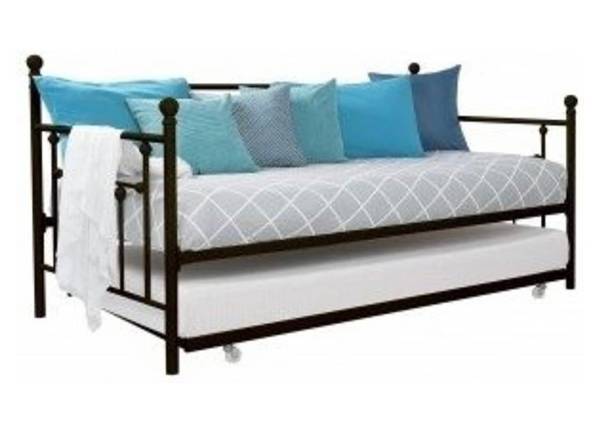 Daybed with trundle