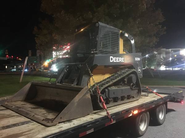 Deere skidsteer