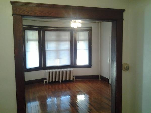 4-BR, 1st Floor Hardwood Floor Apt w/ New Kitchen, 2 Bathrooms, 6/1