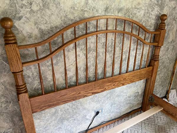 Amish built Queen bed Frame w/Headbd