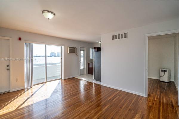 Top floor 2Bed/1Bath with endless water views and private balcony