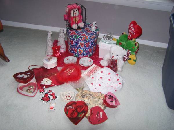 VALENTINE DECORATIONS