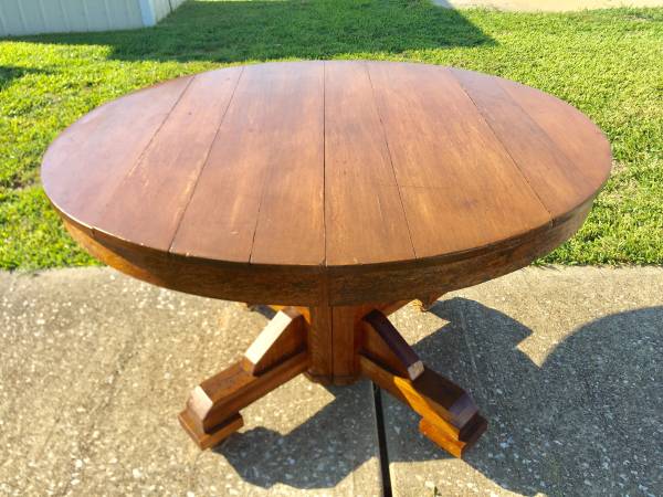 (REDUCED AGAIN ) ANTIQUE OAK DINING TABLE