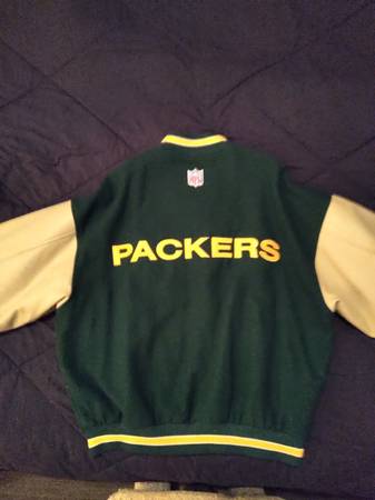 Green Bay Packers varsity jacket.100% Genuine leather and wool.