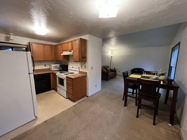 2 Bed 1 Bath Furnished Apartment, Valley Location