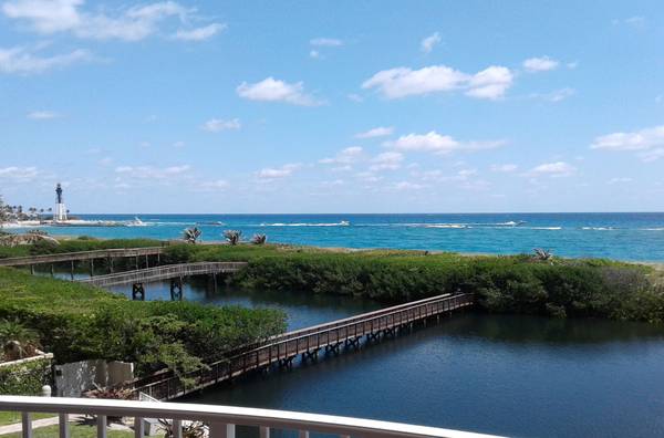 Pompano Beach, Florida : On The Ocean