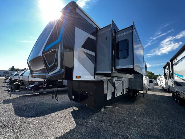 2022 HEARTLAND CYCLONE 4007 5TH WHEEL TOY HAULER RV SHOW SPECIAL