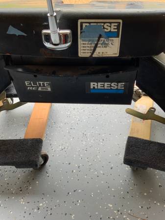 Reese ELITE RE25 5th Wheel Hitch