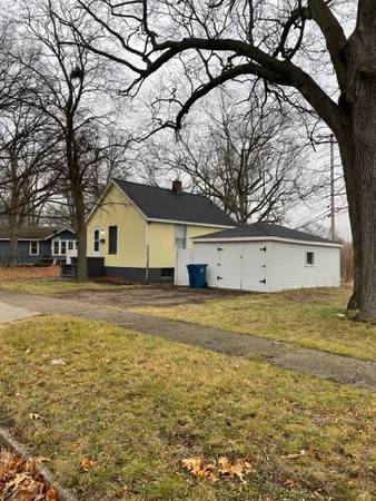 TIRED OF APARTMENT LIVING? Cozy 1 Bedroom Home in Muskegon Heights