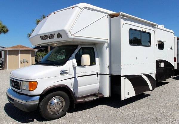 Rare 2007 26 foot Bigfoot Diesel all season motorhome