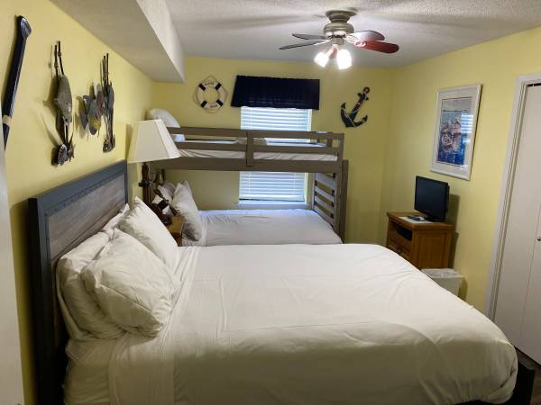 3 BEDROOM 2 BATH~ SLEEPS 10~VACATION RENTAL