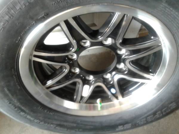 Custom trailer wheels/tires 16″ 8 lug