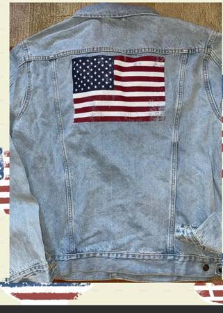 OLD NAVY “US FLAG GENDER-NEUTRAL JEAN JACKET”LIGHT WASH~100% COTTON DE